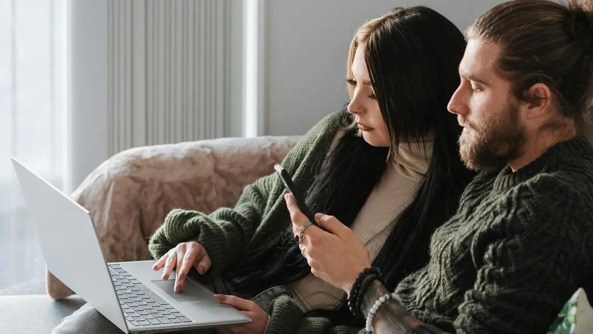 Tovább egyszerűsíti az állampolgárok ügyintézési teendőit a Digitális Állampolgárság Program (illusztráció) Fotó: Anete Lūsiņa / Unsplash