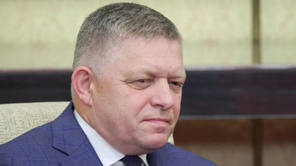 Robert Fico szerint ismét kialakul egy vasfüggöny Európában – a szlovák kormányfő a győzelem napja alkalmából utazott Moszkvába, és ott tárgyalt Putyinnal