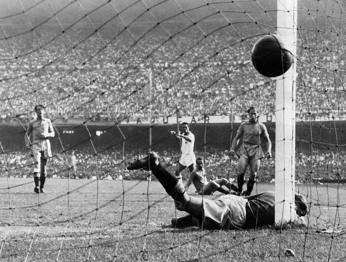 Ademir, a brazil válogatott egyik legnagyobb sztárja a svédeknek is gólt lőtt a a Maracana-stadionban, az 1950-es labdarúgó-világbajnokságon. Fotó: STAFF / AFP