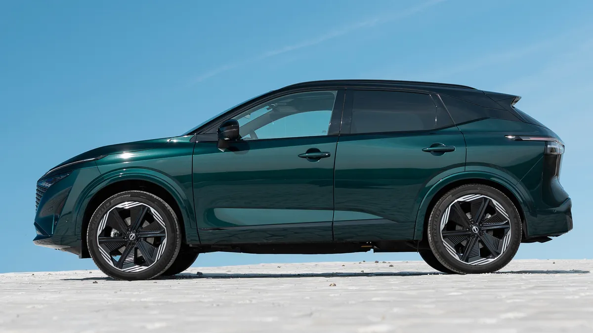 Beelőzte a Skoda Octavia és Suzuki S-Cross modelleket is a Nissan Qashqai a magyarországi újautó-eladásoknál.