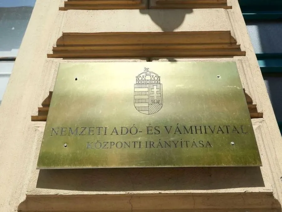 Egy kis hiba az adózásban, és a NAV már kopogtat: amit a külföldi befektetések adójáról tudni kell 