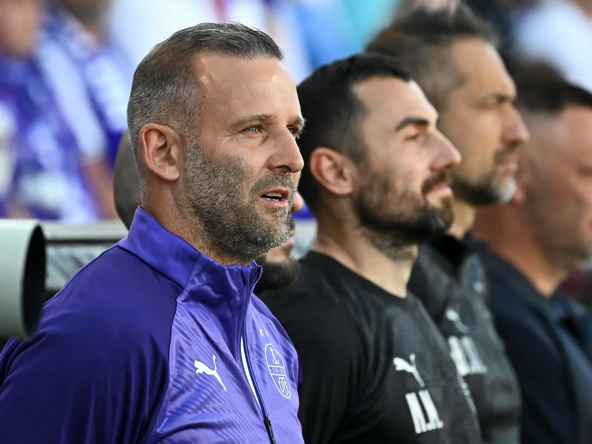 Budapest, 2026. május 3.
Szélesi Zoltán, az Újpest vezetőedzője a labdarúgó Fizz Liga 32. fordulójában játszott Újpest FC - Ferencvárosi TC mérkőzésen a Szusza Ferenc Stadionban 2026. május 3-án.
MTI/Hegedüs Róbert