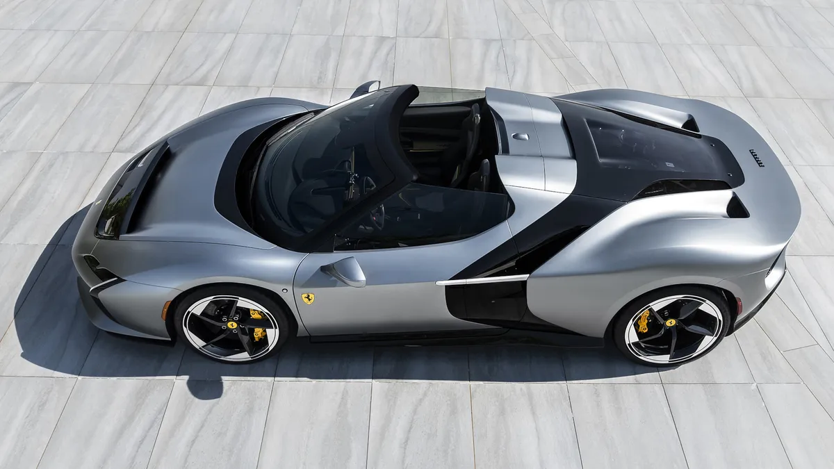 Hét évvel ezelőtt nagyon ütős volt, de ma se kell panaszkodni az elektrifikáció nélküli Ferrari technikára.