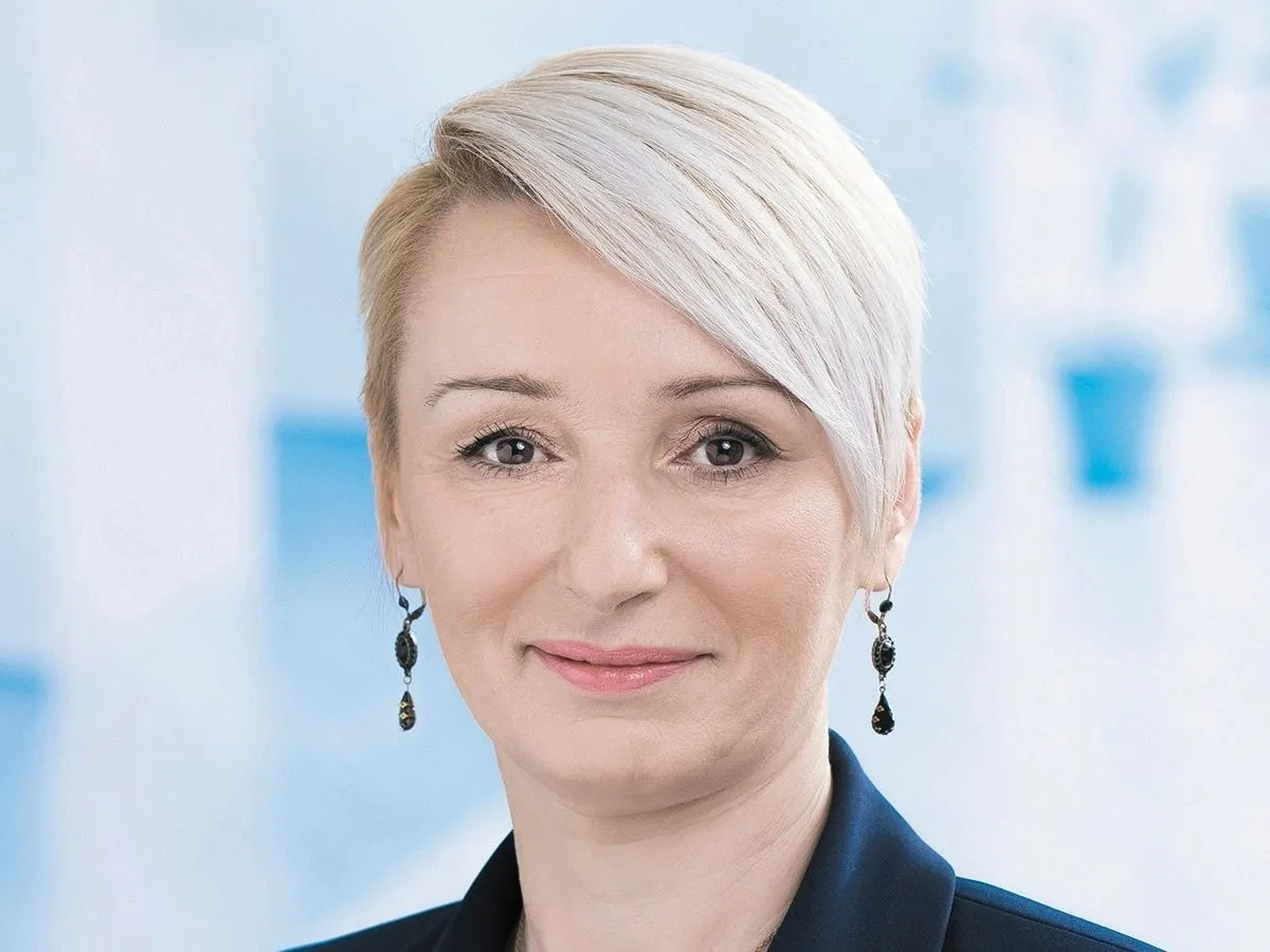 Pártszimpátiától függetlenül bárki kérhet a segírséget a Czunyiné Bertalan Judit vezette Védvonaltól, akit a politikai véleménye miatt ér atrocitás.