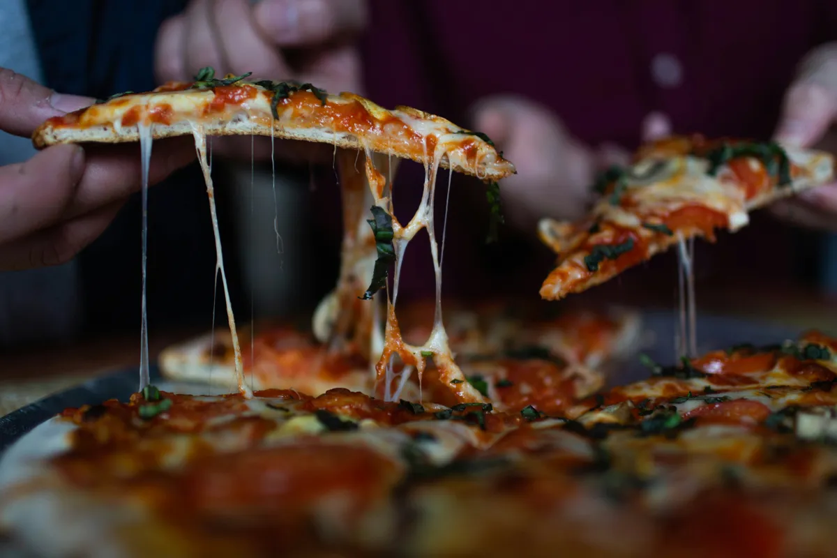 Ki hitte volna, hogy egyszer párhuzammot vannak a pizza és a migráció között? – Fotó: Unsplash