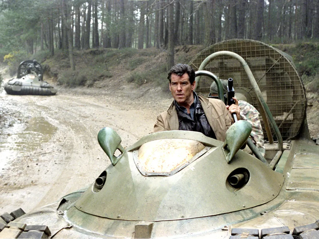 a születésnapos Pierce Brosnan, aszületésnaposPierceBrosnan, PierceBrosnan,      'Die Another Day' by Lee Tamahori; starring Pierce Brosnan. Made in GB/USA, 2002.