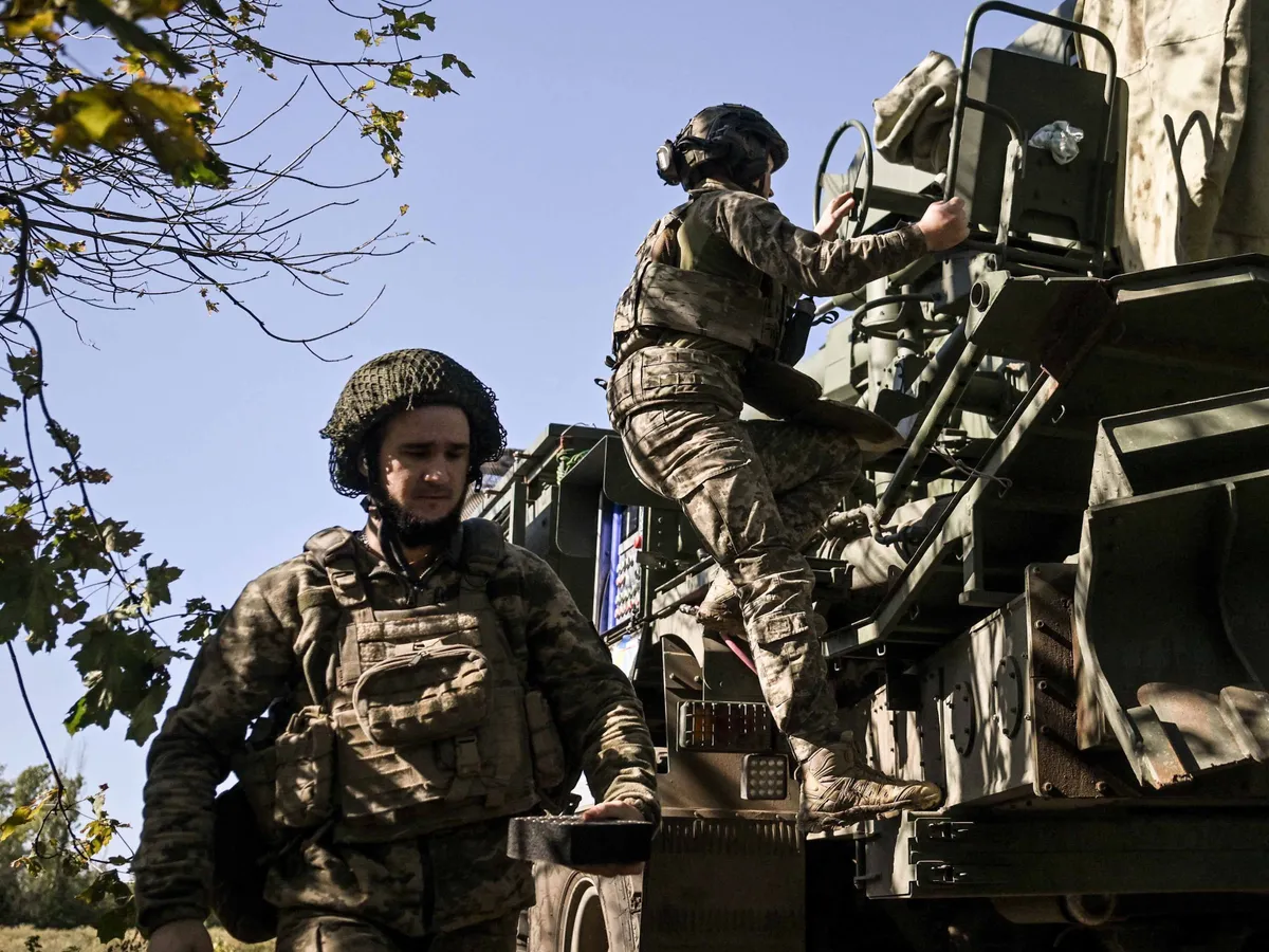 orosz–ukrán háború, oroszukránháború, Ukrajna, Oroszország, háború, 2025.09.18., Soldiers of the 44th Separate Artillery Brigade named after Hetman Danylo Apostol prepare for a combat mission with the domestically produced ''Bohdana'' self-propelled howitzer in the Zaporizhzhia direction, Ukraine, on September 13, 2025 (Photo by Dmytro Smolienko/Ukrinform)NO USE RUSSIA. NO USE BELARUS. (Photo by Ukrinform/NurPhoto) (Photo by Dmytro Smolienko / NurPhoto via AFP)