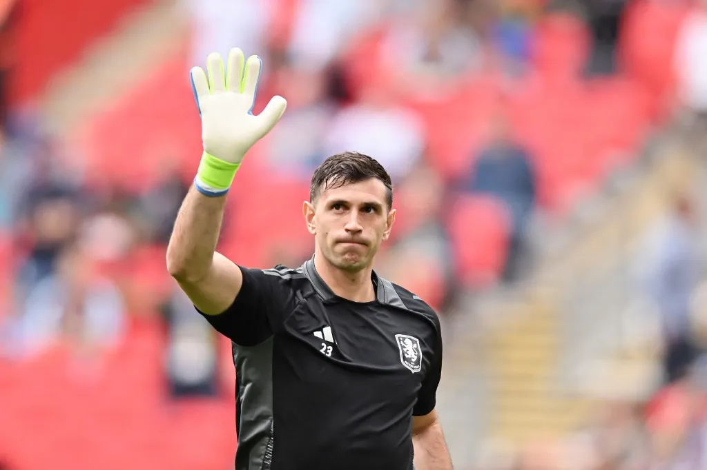 Goalkeeper Emiliano Martinez (23 Aston Villa) gestures to the crowd during the warm-up for the Emirates FA Cup Semi-Final match between Aston Villa and Crystal Palace at Wembley Stadium in London, England, on April 26, 2025. (Photo by Kevin Hodgson | MI News/NurPhoto) (Photo by MI News / NurPhoto via AFP)