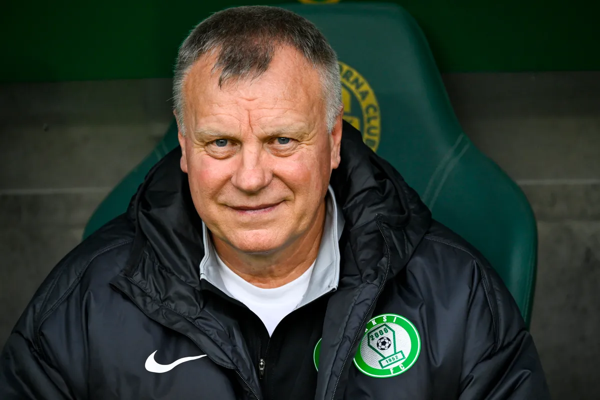 Budapest, 2025. október 5.
Bognár György, a Paksi FC vezetőedzője a labdarúgó Fizz Liga 9. fordulójában a Ferencvárosi TC – Paksi FC mérkőzésen a Groupama Arénában 2025. október 5-én.
MTI/Hegedüs Róbert