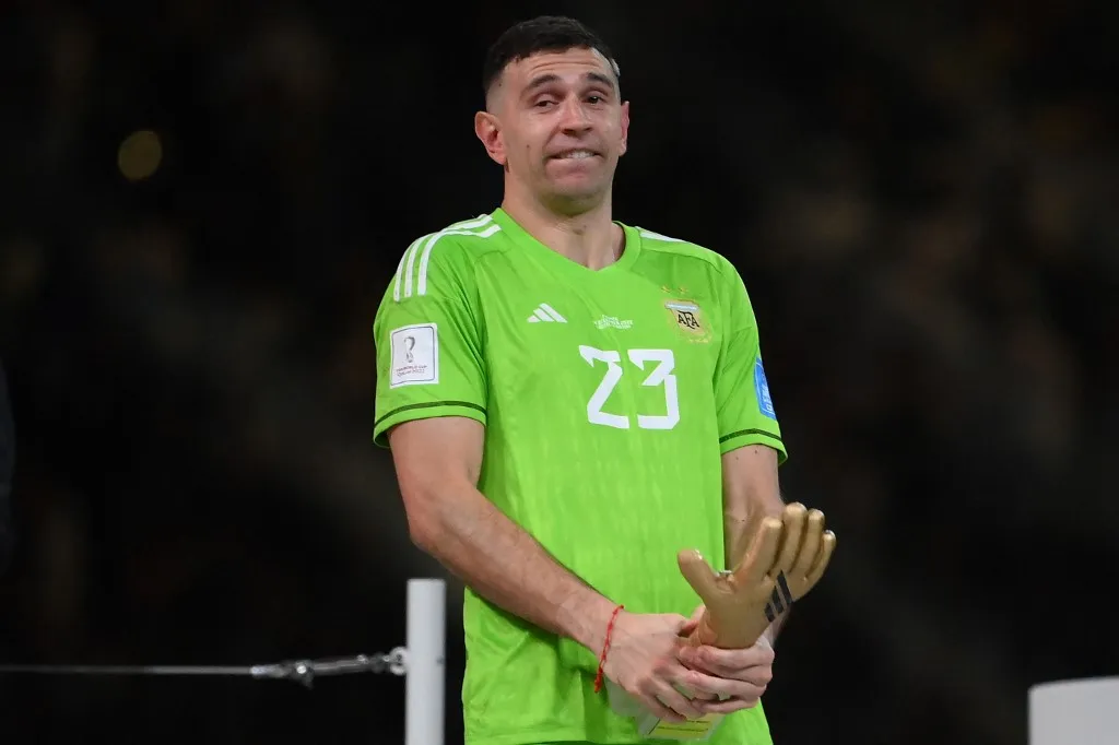 Az Aston Villa sztárja botrányosan ünnepelt a vb legjobb kapusának járó trófeával