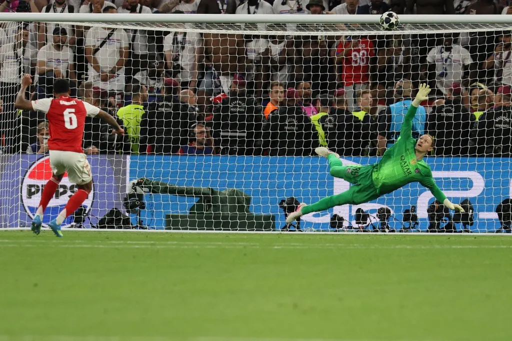 Lelátóra lőtt büntető Budapesten a PSG-Arsenal döntőben