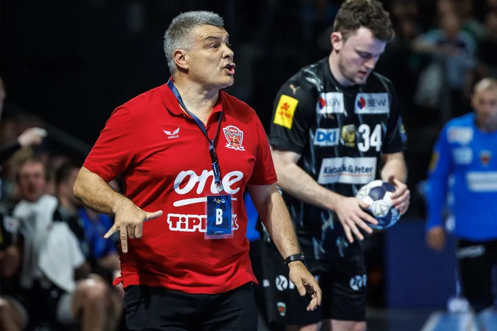 06 May 2026, Berlin: Handball, men: Champions League, Füchse Berlin - One Veszprem, final round, knockout round, quarter-finals, second leg, Max-Schmeling-Halle. Coach Xavi Pascual (l, Veszprem) reacts on the sidelines. Photo: Andreas Gora/dpa (Photo by Andreas Gora / dpa Picture-Alliance via AFP)