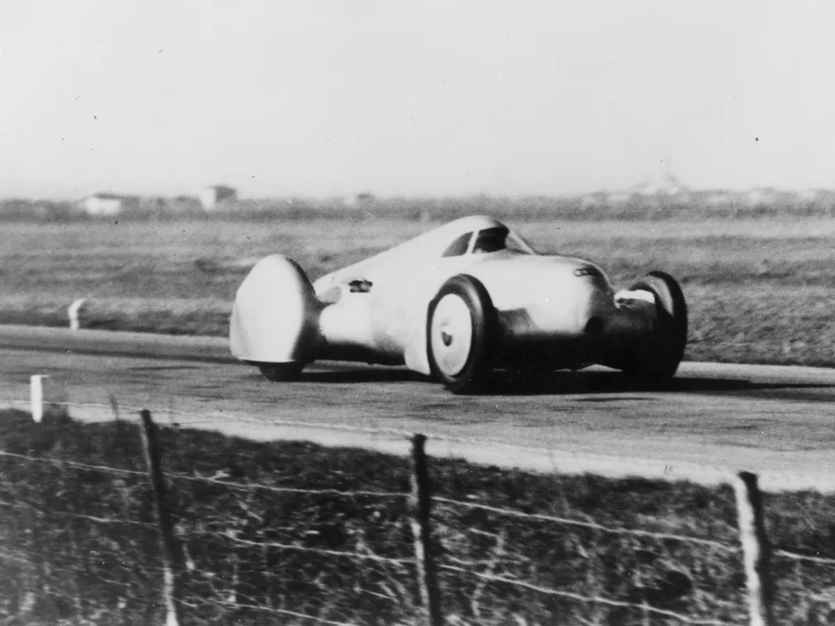 Pótolták az Audi történelmének fontos, hiányzó láncszemét az Auto Union Rennlimousine újra megépítésével.