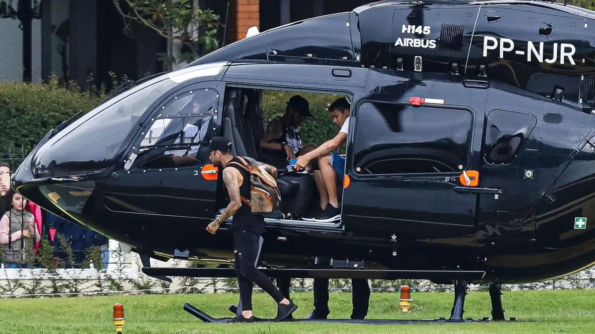 Így érkezett meg Neymar helikoptere a brazilok edzőtáborába