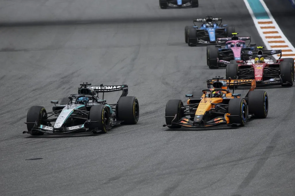 Russell és Piastri csatája a Forma-1-es Miami Nagydíjon
