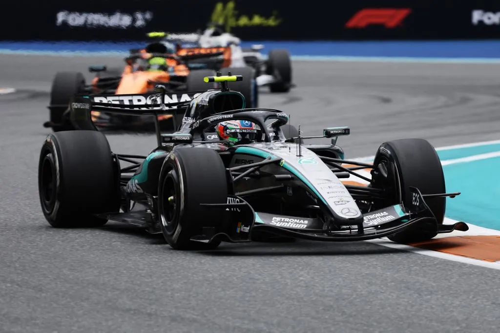 Kimi Antonellit kíséri Lando Norris
