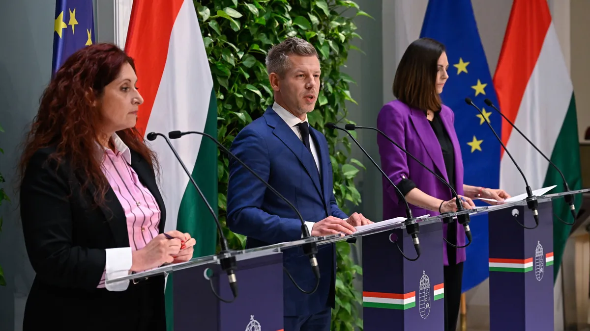 Kormányszóvivő sajtótájékoztató élőben!