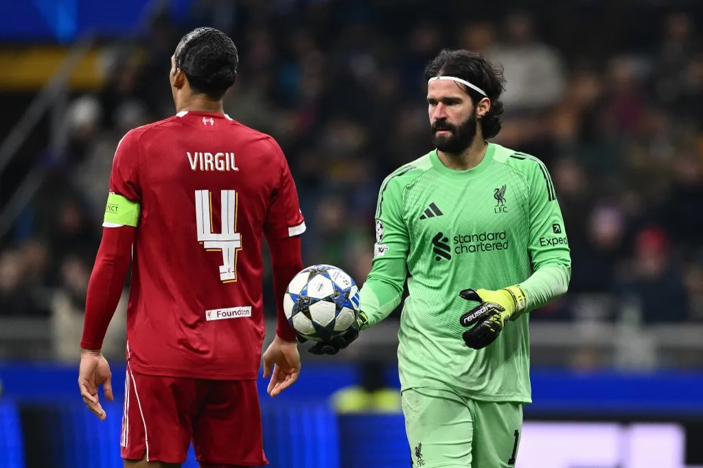 Virgil van Dijk of Liverpool F.C. and Alisson Becker of Liverpool F.C. are in action during the UEFA Champions League phase day 6 football match between F.C. Inter and Liverpool F.C. at the San Siro Stadium in Milan, Italy, on December 9, 2025. (Photo by Domenico Cippitelli/NurPhoto) (Photo by Domenico Cippitelli / NurPhoto via AFP)