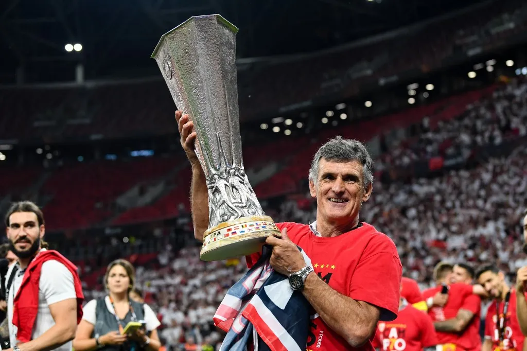 Jose Luis Mendilibar lifting the trophy during UEFA Europa League Final 2023: Sevilla vs Roma, disputed on Puskas Arena, Budapest, 31 May 2023 (Photo by Flaviu Buboi/NurPhoto) (Photo by Flaviu Buboi / NurPhoto via AFP)