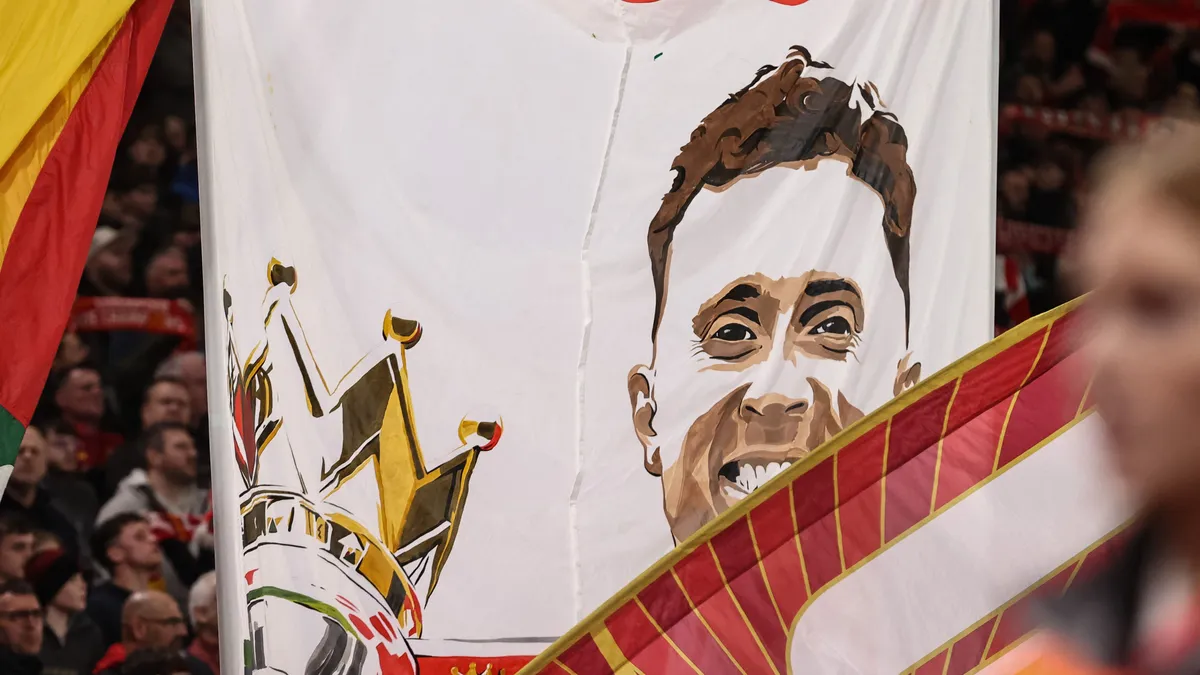 Könnyek az Anfielden: ilyen szívszorító emlékművet emelt a Liverpool Diogo...