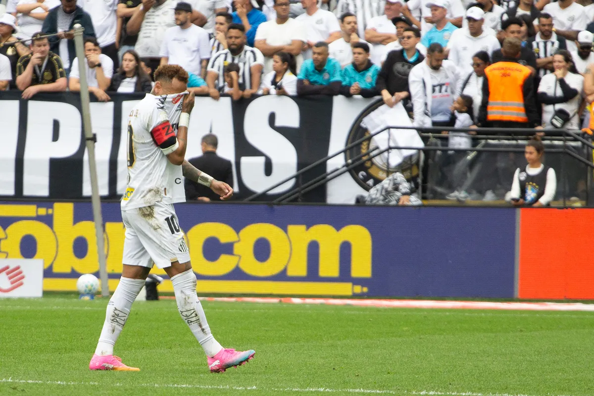 Neymar during the match between Santos and Coritiba in the 16th round of the Brazilian football championship at Neo Quimica Arena on September 17, 2026.(Photo by Bruno Escolastico Sousa Silva/NurPhoto) (Photo by Bruno Escolastico Sousa Silva / NurPhoto via AFP)
