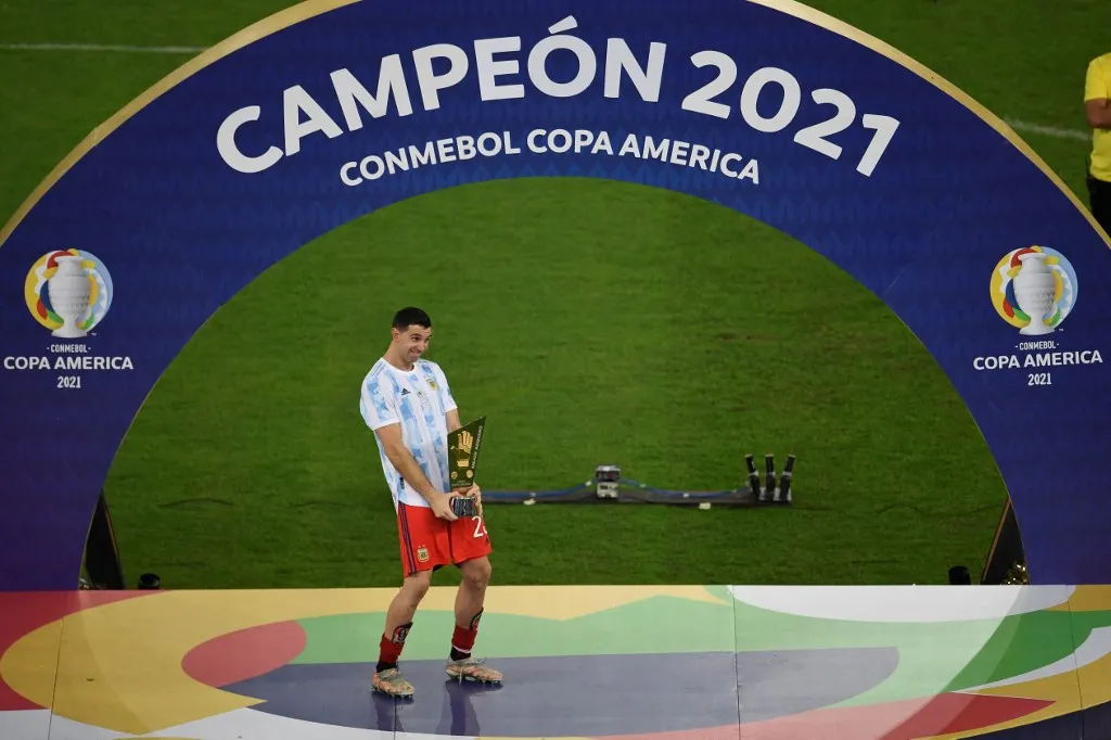 Argentina's goalkeeper Emiliano Martinez holds the trophy for the championship's Best Goalkeeper after winning the Conmebol 2021 Copa America football tournament final match against Brazil at Maracana Stadium in Rio de Janeiro, Brazil, on July 10, 2021. (Photo by MAURO PIMENTEL / AFP)
