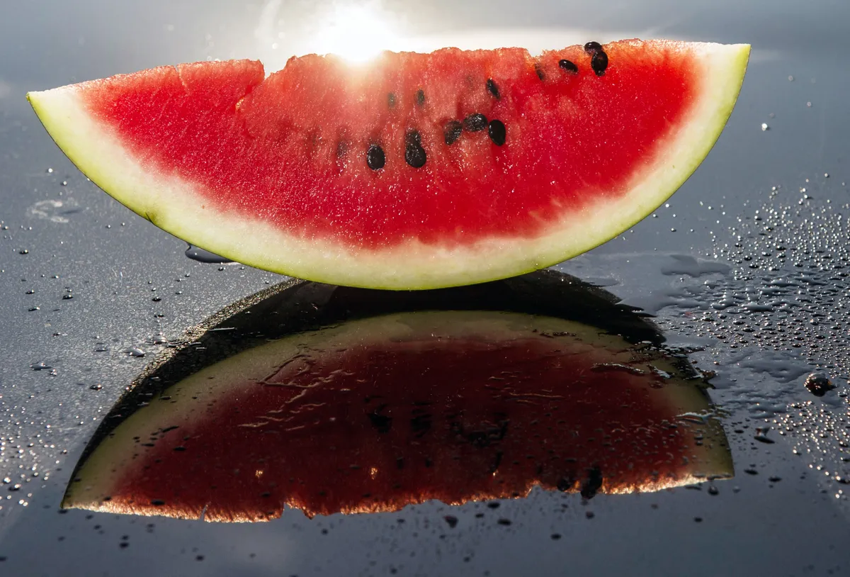 A görögdinnye rendszeres fogyasztása nemcsak a folyadékpótlást könnyíti meg, hanem számos létfontosságú vitamint és antioxidánst is biztosít a szervezet számára