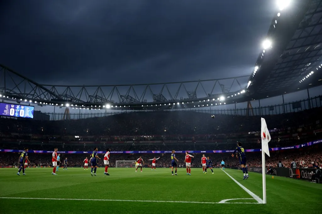 Atletico Madrid's Spanish defender #18 Marc Pubill takes a throw in during the UEFA Champions League second-leg semi-final football match between Arsenal and Atletico Madrid at the Emirates Stadium in north London on May 5, 2026. (Photo by Adrian DENNIS / AFP)