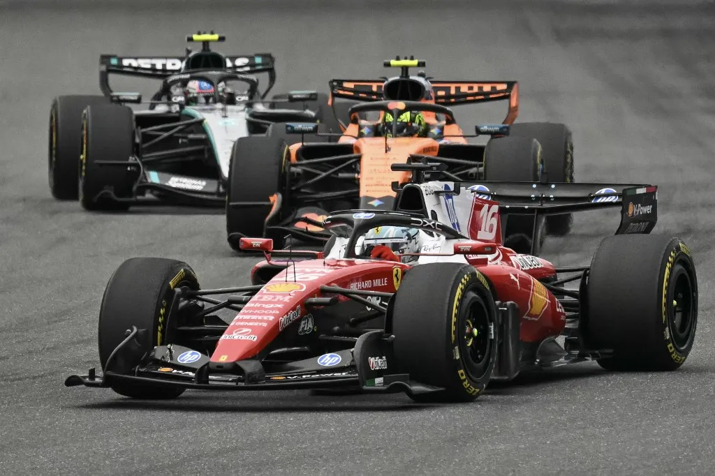 Charles Leclerc az élre állt a rajtnál a Forma-1-es Miami Nagydíjon