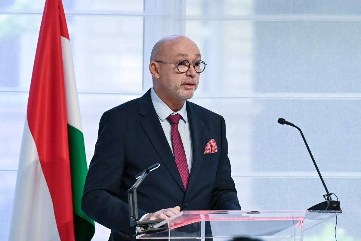Péterfalvi Attila: Az adatvédelmi biztos még alkotmánymódosítással, jogszabálymódosítással sem mozdítható el a pozíciójáról