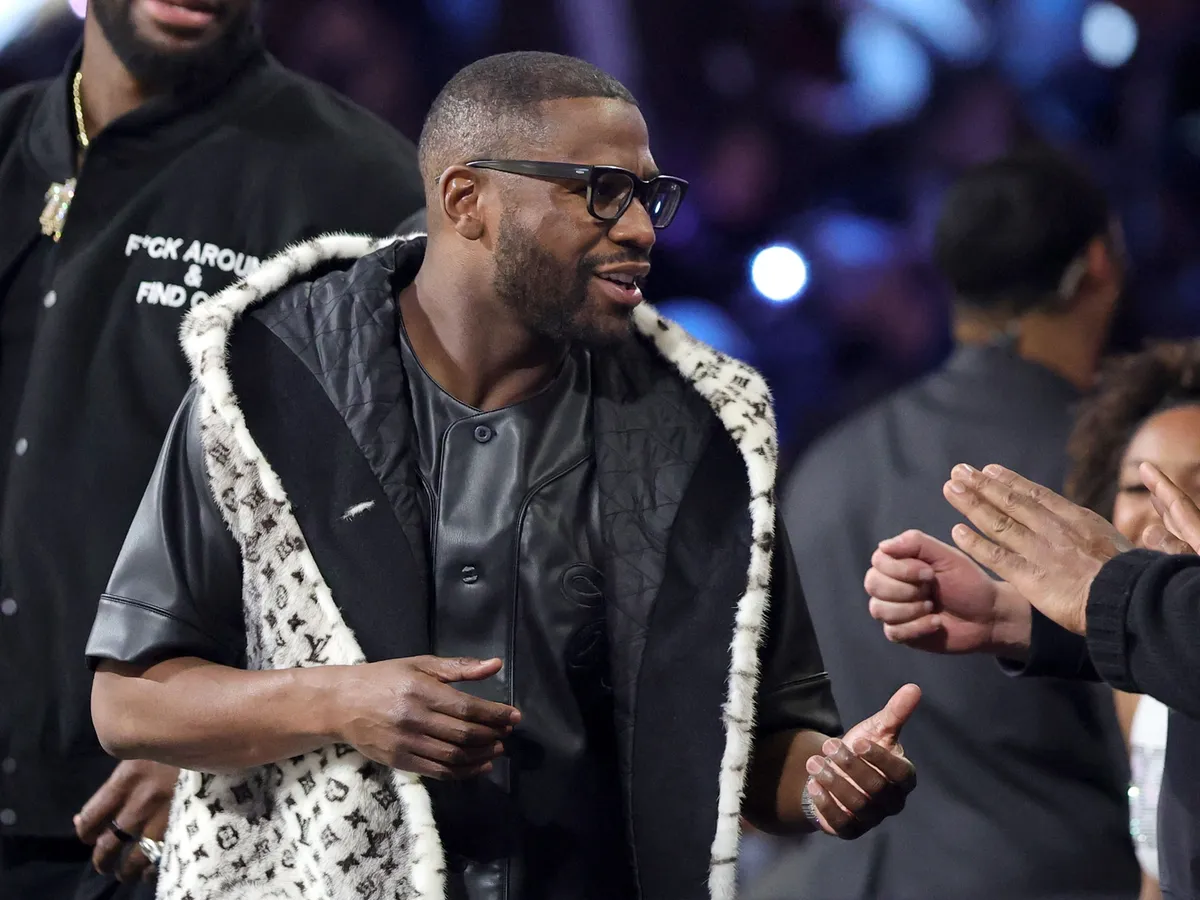 Milliárdos adósság, Mayweather útlevelét is elvehetik