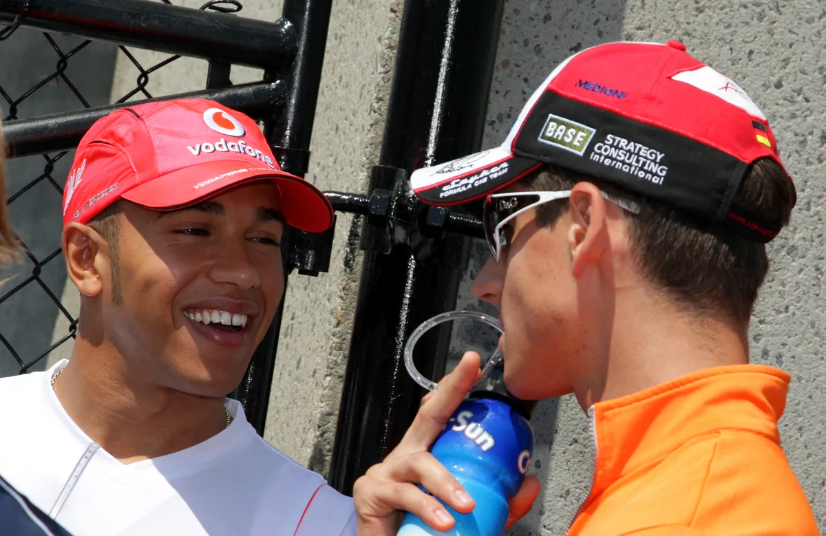 A korábbi Forma-1-es pilóta, Adrian Sutil autója köddé vált
