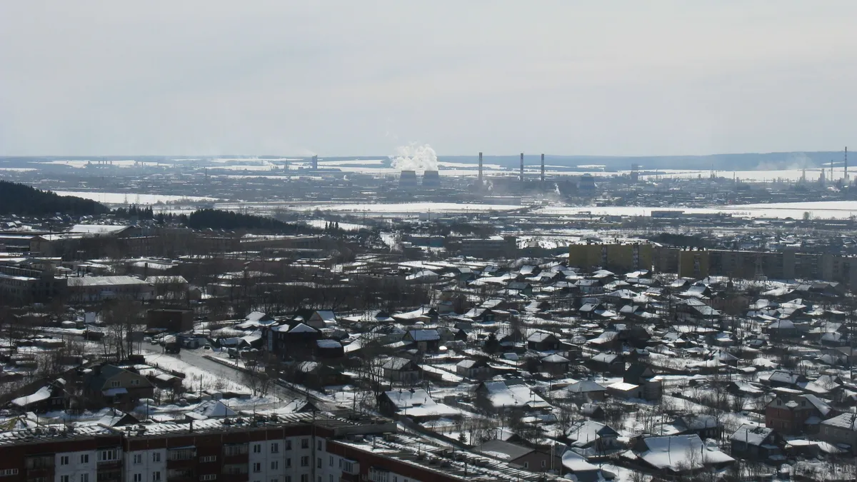 A távlati felvételen Lukoil orosz olajipari vállalat finomítója Permben