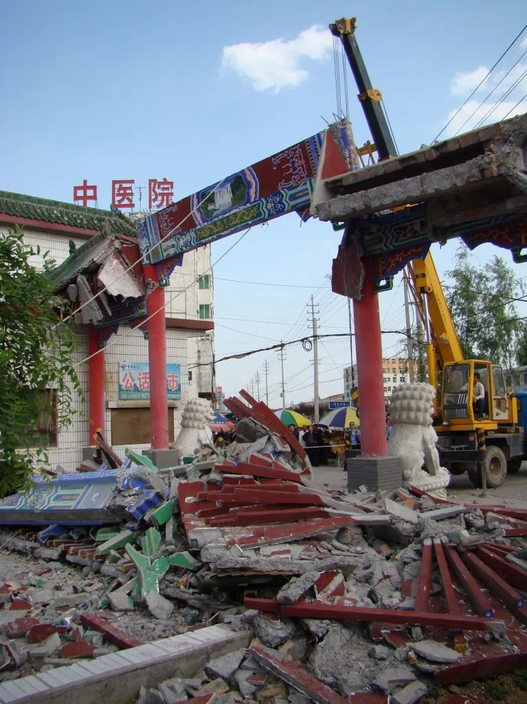Chinese workers clean up the ruins of an archway which collapsed in a quake in Wuzhi county, central Chinas Henan province, 12 May 2008 after a strong earthquake hit southwest Chinas Sichuan province.

An earthquake with a magnitude of 7.8 struck Chinas Sichuan province on Monday (May 12), about 92 km from the provincial capital of Chengdu. 3,000 to 5,000 are estimated to have died in Beichuan county of Sichuan province, according to Xinhua Agency. (Photo by Luo gensheng / Imaginechina via AFP)