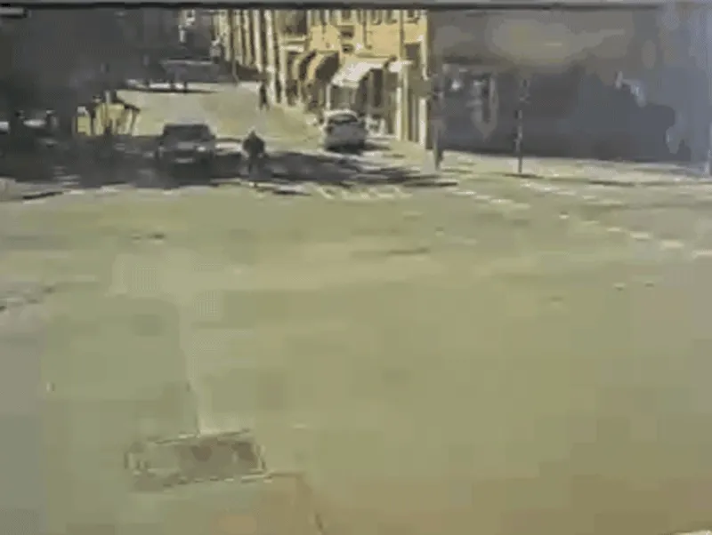 A modena gázolás után a támadó késsel is rátámadt a menekülő gyalogosokra.