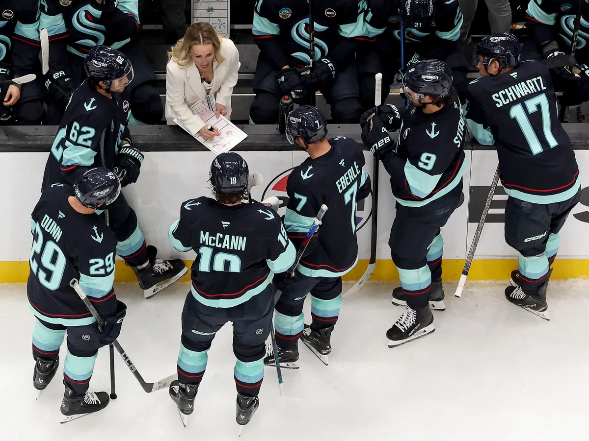 Az NHL történetének első női edzője, Jessica Campbell távozott a Seattle Kraken csapatától