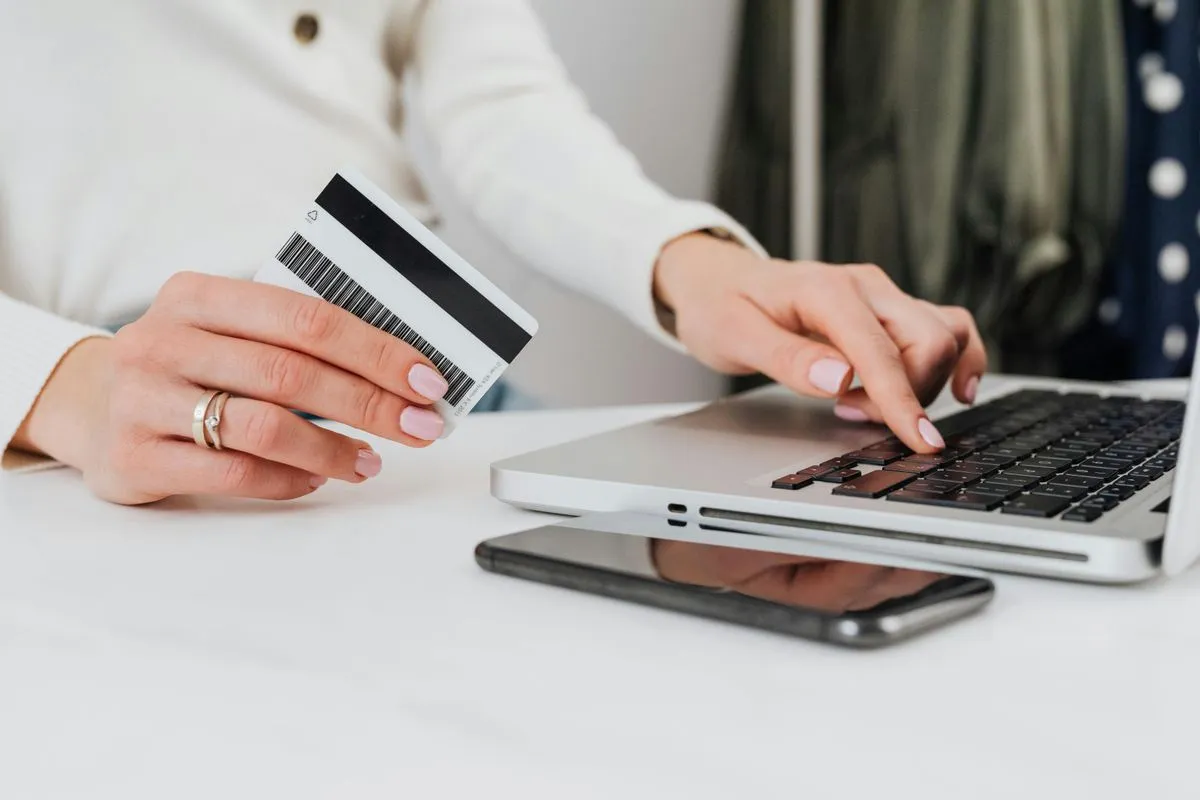 Rohamos sebességgel terjed az új online csalás