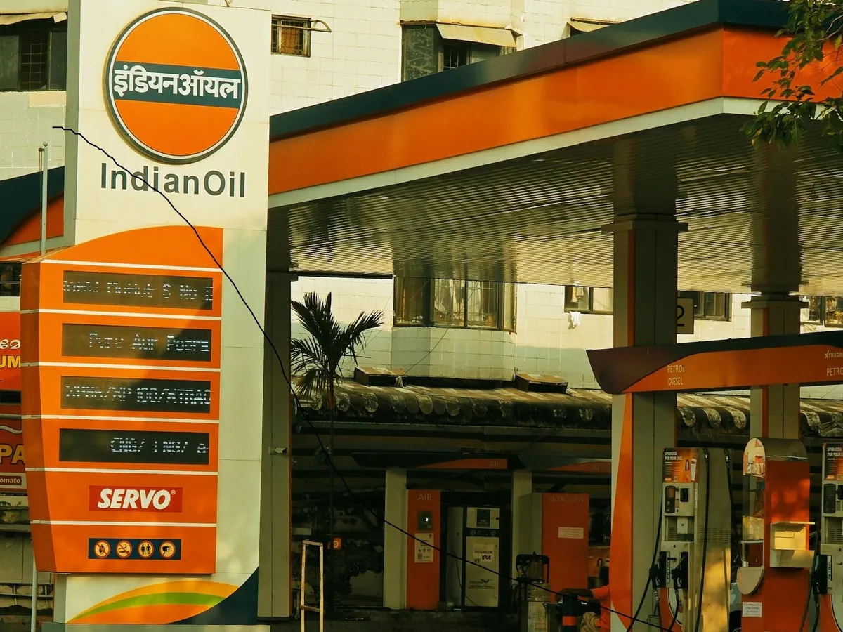 Egy benzinkút Indiában, az IndianOil az ország legnagyobb finomítókapacitásával rendelkezik (illusztráció)