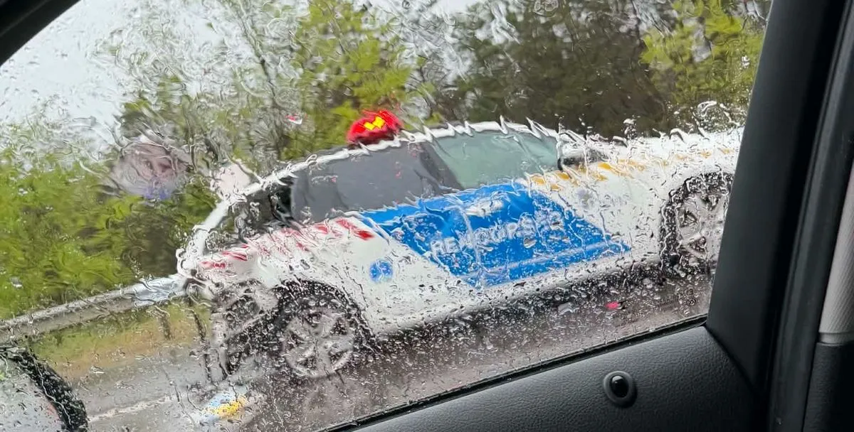 Összetört a rendőrautó hátulja a csattanásban