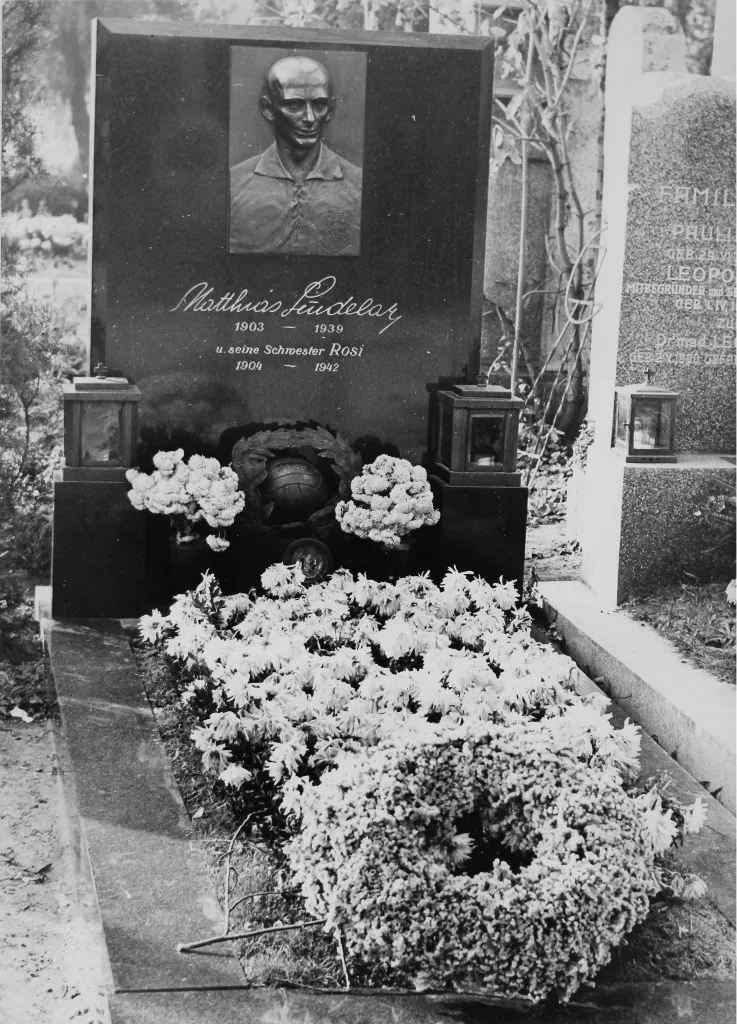 The grave of Austrian footballer Matthias Sindelar at Vienna's Central Cemetery. About 1985. Photograph. (Photo by VOTAVA / IMAGNO / APA-Images via AFP)