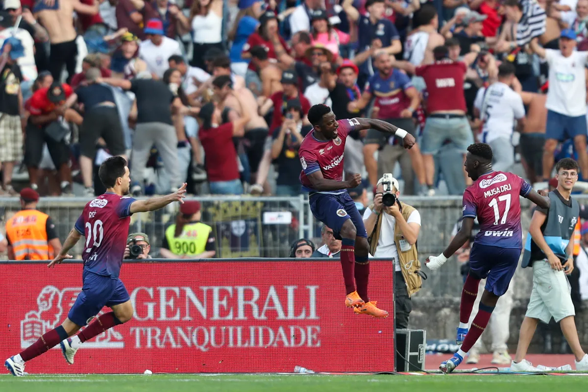 Torreense's Cape Verdean defender #02 Stopira (C) celebrates after scoring his team's second goal from the penalty spot during the 'Taca de Portugal' (Portugal's Cup) final football match between Sporting CP and SCU Torreense at Jamor Stadium in Oeiras, on May 24, 2026. (Photo by PEDRO ROCHA / AFP)