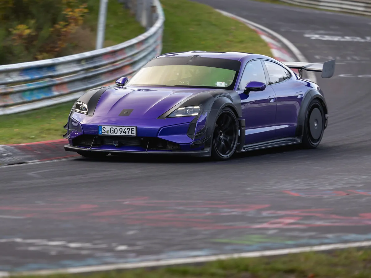 12 másodpercet javít a Porsche Taycan Nürburgring-köridején a Manthey Kit csomag.