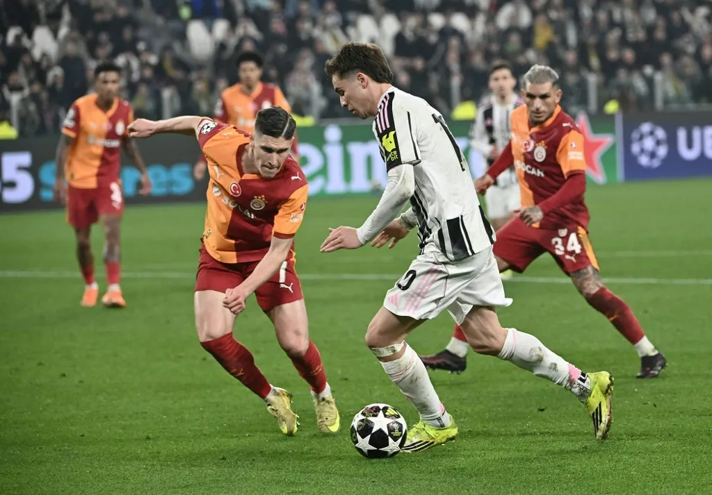 Sallai Roland és Lucas Torreira a Juventus sztárját, Kenan Yildizt őrzik a BL-ben