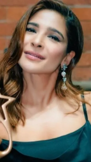 A pakisztáni sztár, Ayesha Omar bombaformában van, dögösen elegáns képei is bizonyítják
