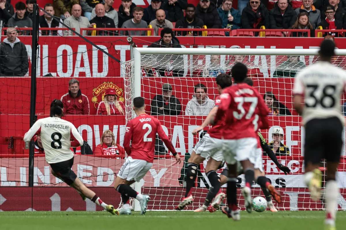 Szoboszlai Dominik a Manchester United ellen is a hátán vitte a Liverpoolt, hiszen gólt lőtt és gólpasszt adott Fotó: NEWS IMAGES / NurPhoto