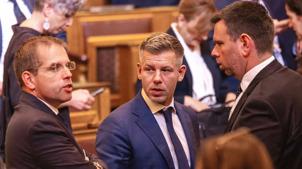 Magyar Péter: öngól és távozás a tárgyalóból.