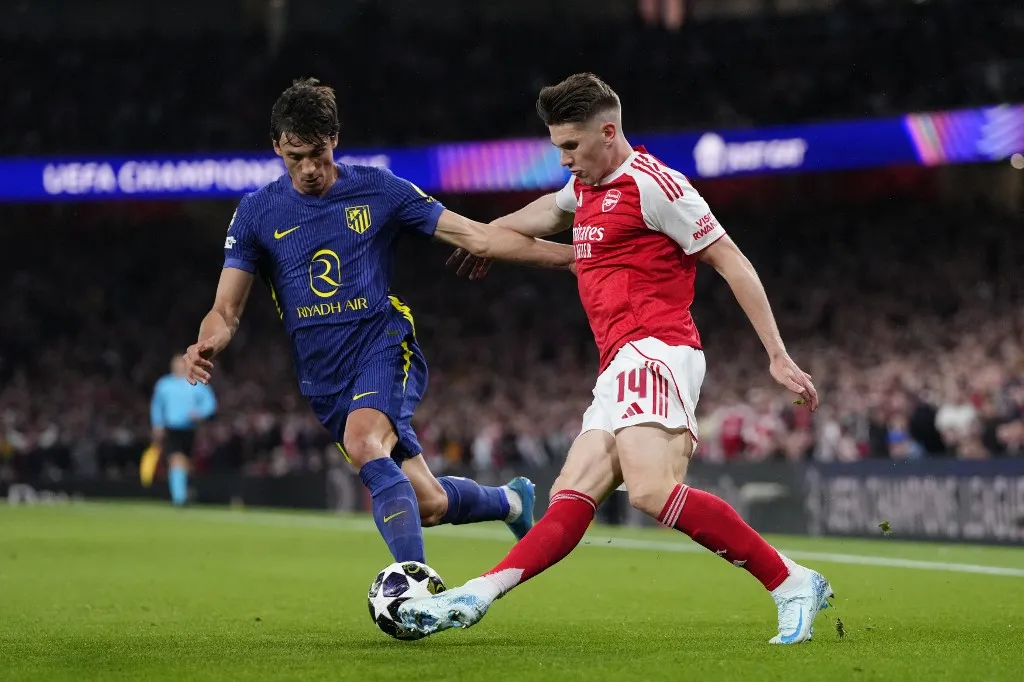 LONDON, UNITED KINGDOM - MAY 5: Viktor Gyokeres centre-forward of Arsenal and Sweden and Robin Le Normand centre-back of Atletico de Madrid and Spain compete for the ball during the UEFA Champions League 2025/26 Semi Final Second Leg match between Arsenal FC and Atletico de Madrid at Arsenal Stadium on May 5, 2026 in London, United Kingdom. Jose Hernandez / Anadolu (Photo by Jose HERNANDEZ / Anadolu via AFP)