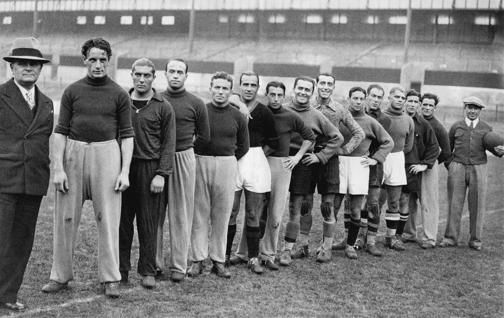 The Italian football team is pictured in training on the 1930's. From left to right : Vittorio Pozzo (trainer), Luigi Bertolini, Giuseppe Meazza, Giovani Ferrari, Pietro Serantoni, Enrique Guaita, Raimundo Orsi, Eraldo Monzeglio, Carlo Ceresoli, Alejandro Scopelli, Mario Gianni, Giovanni Vincenzi, Ricardo Faccio, Luis Monti and Carlo Carcano (trainer). (Photo by AFP)