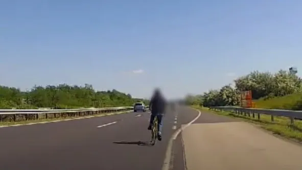 Rendőrségi akció lett a vége az M5-ösön tekerő biciklis ámokfutásának