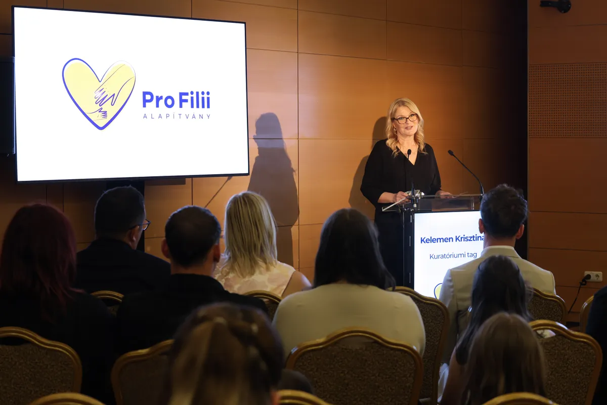 A Pro Filii Alapítvány idén hetedik alkalommal szervezi meg térítésmentes nyári üdültetési programját, amelynek keretében közel 2000 nehéz helyzetben élő egyszülős és nagycsaládos pihenhet. Mészáros csoport, 2026.06.19. Hotel Eger & Park, JÓVÁHAGYOTT FOTÓK - nevek a fájlnévben. rászoruló